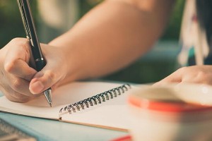 客服主管工作经历怎么写 突出成就提升面试机会