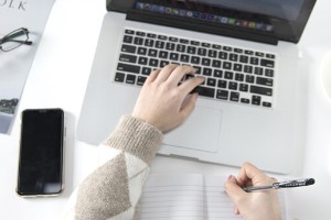 电话客服工作经历怎么写 简历写作技巧与优秀示例